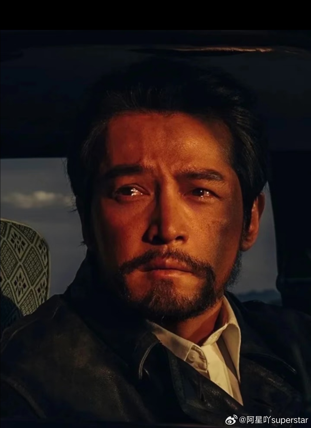 胡歌《生命树》演技？我追完剧，只有一个感受：他把自己"藏"进去了。不是《琅琊榜》