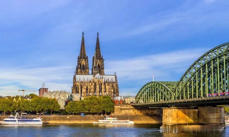 博主：马克龙要的是欧洲的战略自主 马克龙一直强调欧洲需要战略自主，法国不做美国“