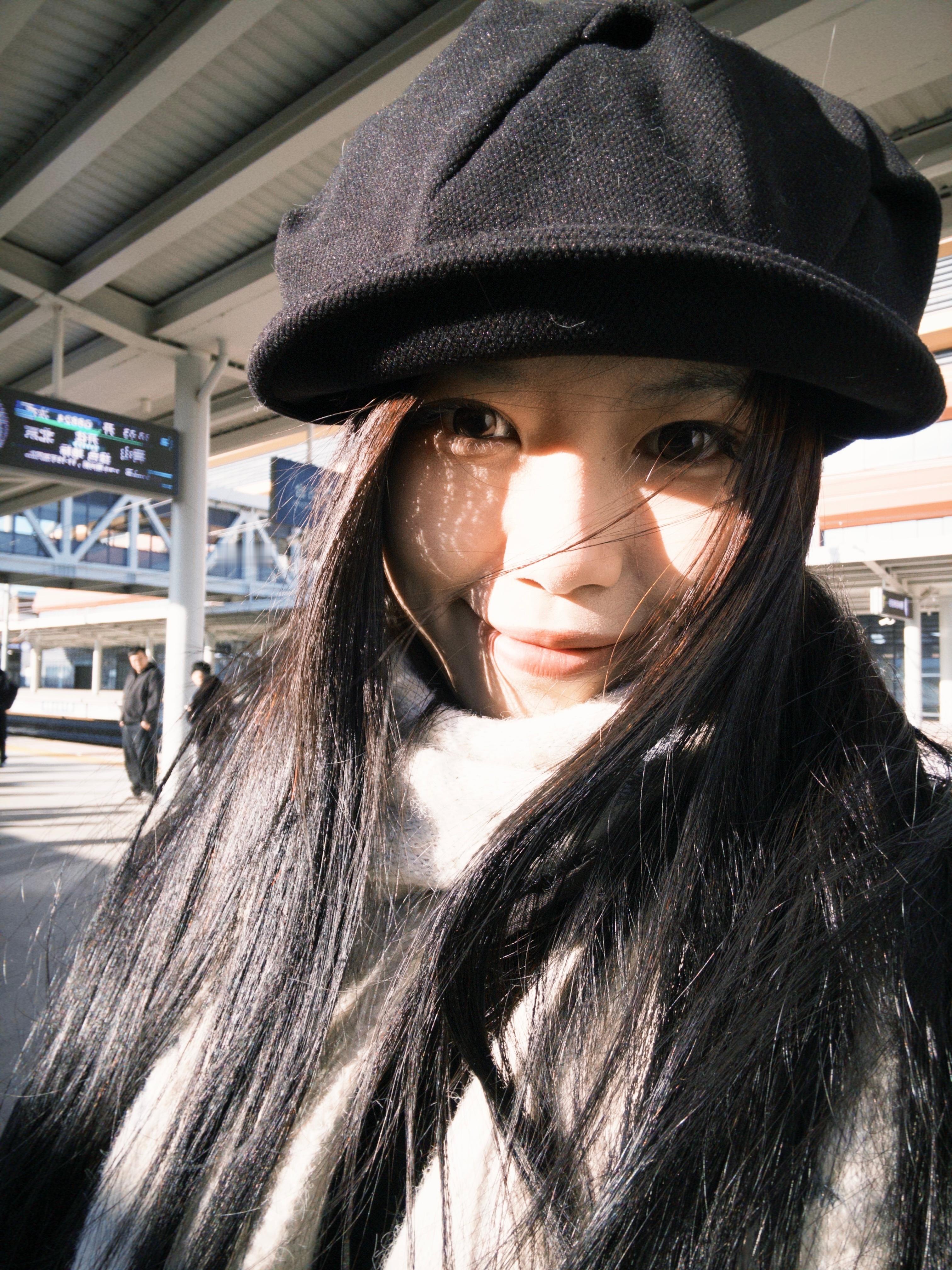 好久都没坐过火车了 这次去参观朋友新家重新坐了次 原来还能以卧代座随手拍了几张 