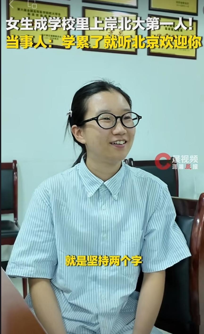 千万别被专科的标签困住一辈子，
出身从来拴不住一个人的上限，
曾欣的经历就狠狠打
