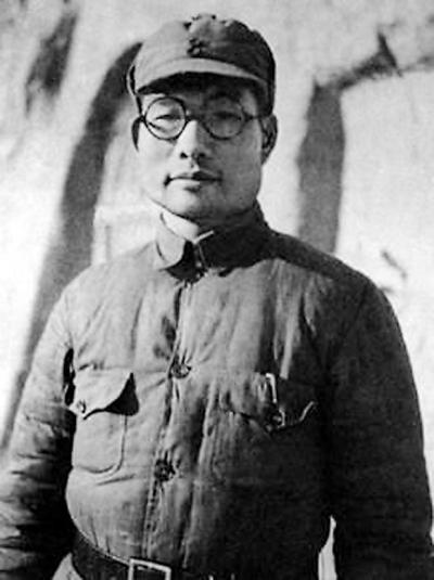 1938年，卫立煌访问延安，毛主席得知喊来肖劲光：交给你一个任务。
 
当时抗战