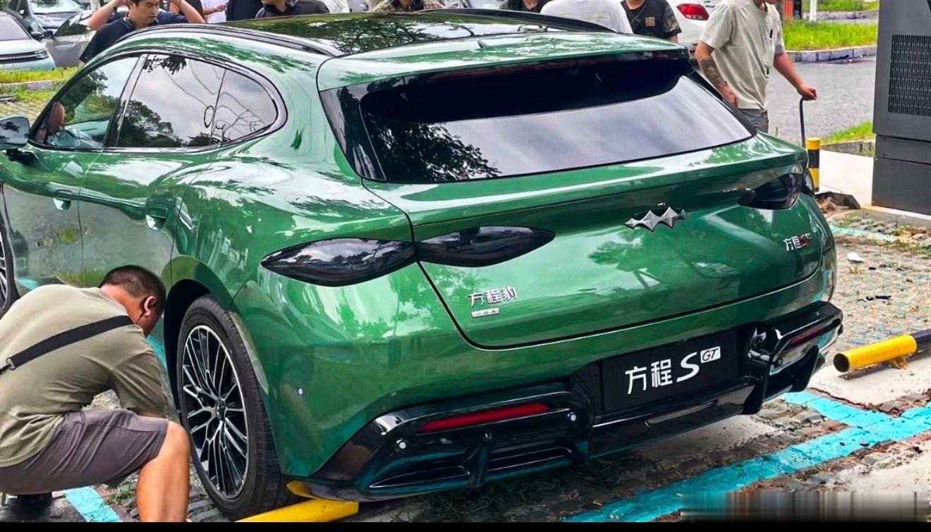 方程豹 方程S GT 绿色车漆质感不错！方程S方程SGT