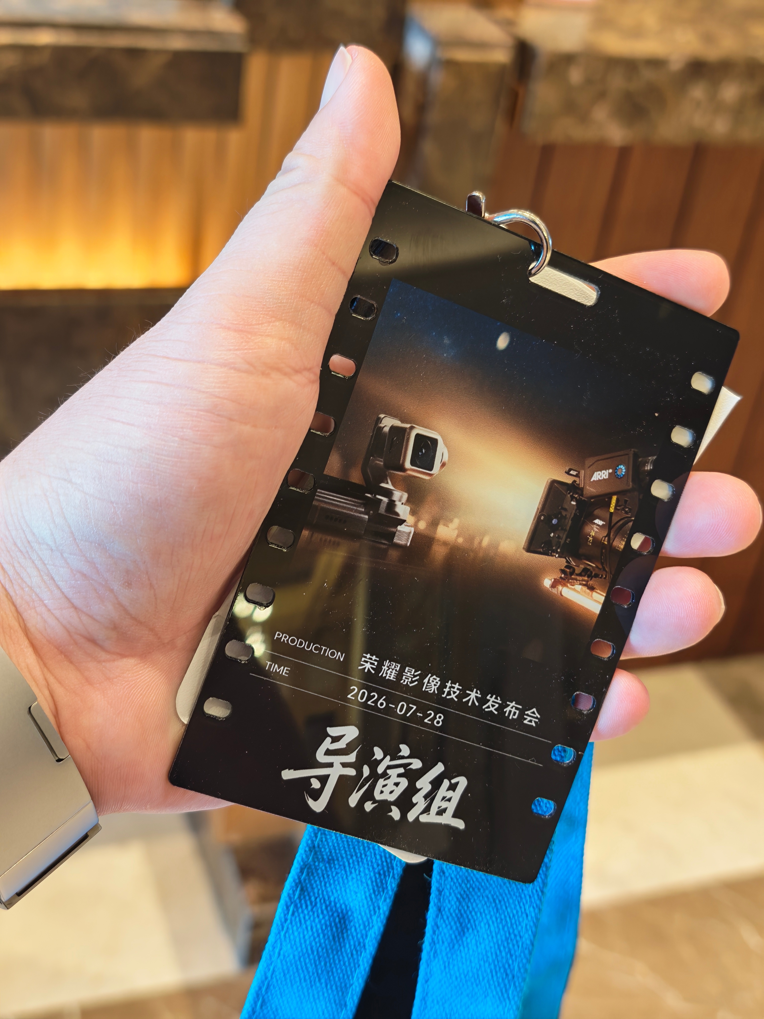 抵达横店了，开始期待明天RobotPhone的影像惊喜了这个时代需要敢不同的人科