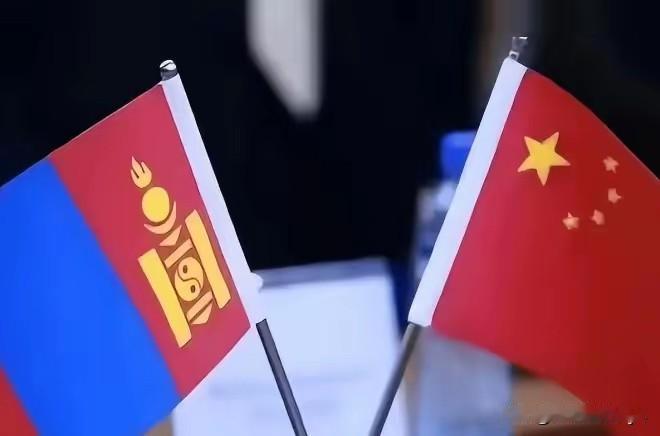具体而言，蒙古国的外交政策对中蒙关系的影响主要体现在以下几个维度：

*从“第三
