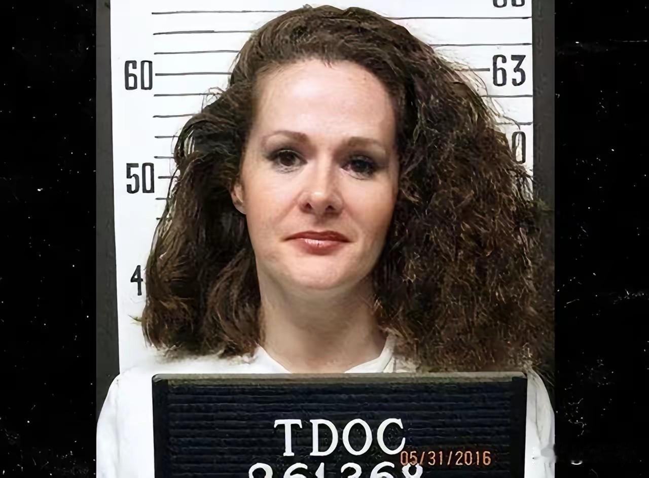 克丽丝塔·派克可让美国州长十分头疼呀，她居然在注射死刑时，又活了过来，而且注射效