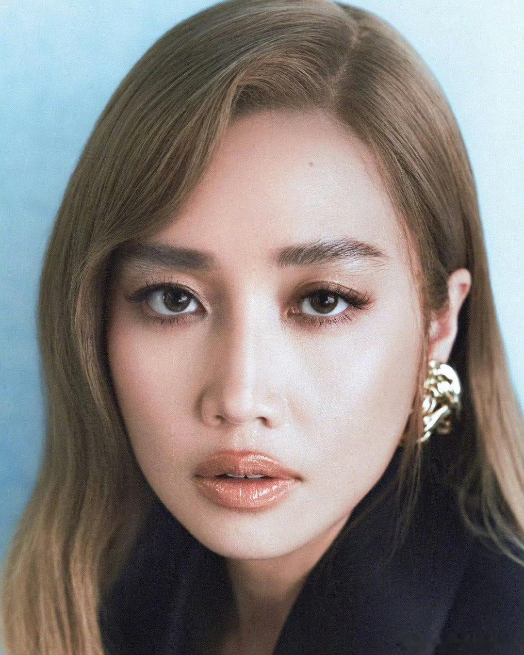 ALin总裁文女主有脸了声生不息 A-Lin这期妆造封神，高挑身段，女强人气场拉