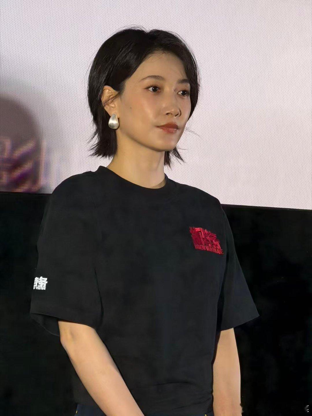 啜妮第一场路演状态啜妮第一场路演生图啜妮首场路演从容输出圈粉无数，刘亚琴成影片点