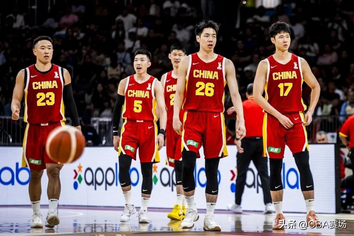 赵继伟救了胡明轩！

最后4.8秒，赵继伟发边线球，直接传给篮下卡好位的杨瀚森，