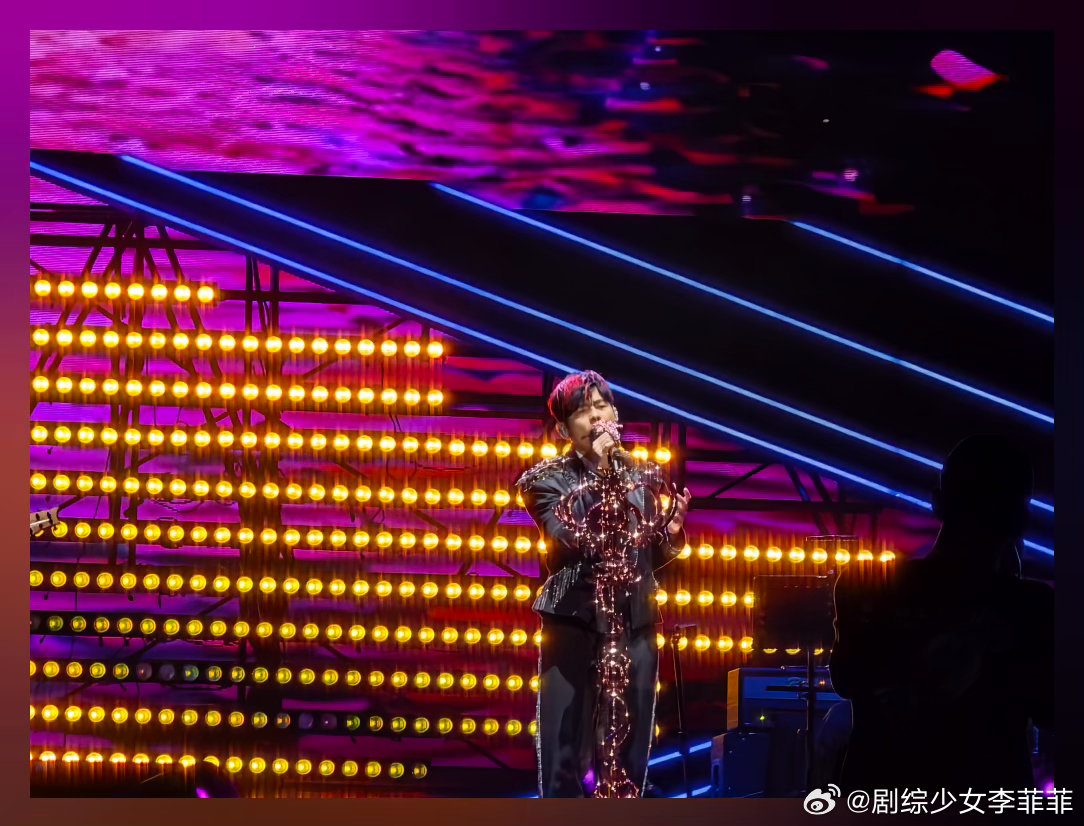 杰伦演唱会粉丝出片的心按耐不住了奔赴这场青春之约，粉丝们早就按捺不住拍照的心，场