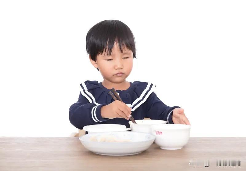 三岁幼童私自拿走超市物品
母亲发现后及时返还并罚款
是否太过于上纲上线
11月7