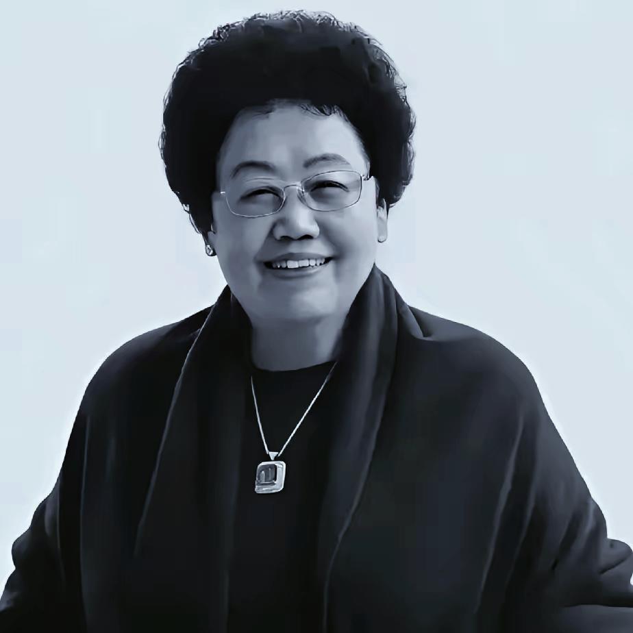 今天陈丽华追悼会，
最让人意外的是，
不是下雨还去了很多人，而是当年远行取经的几