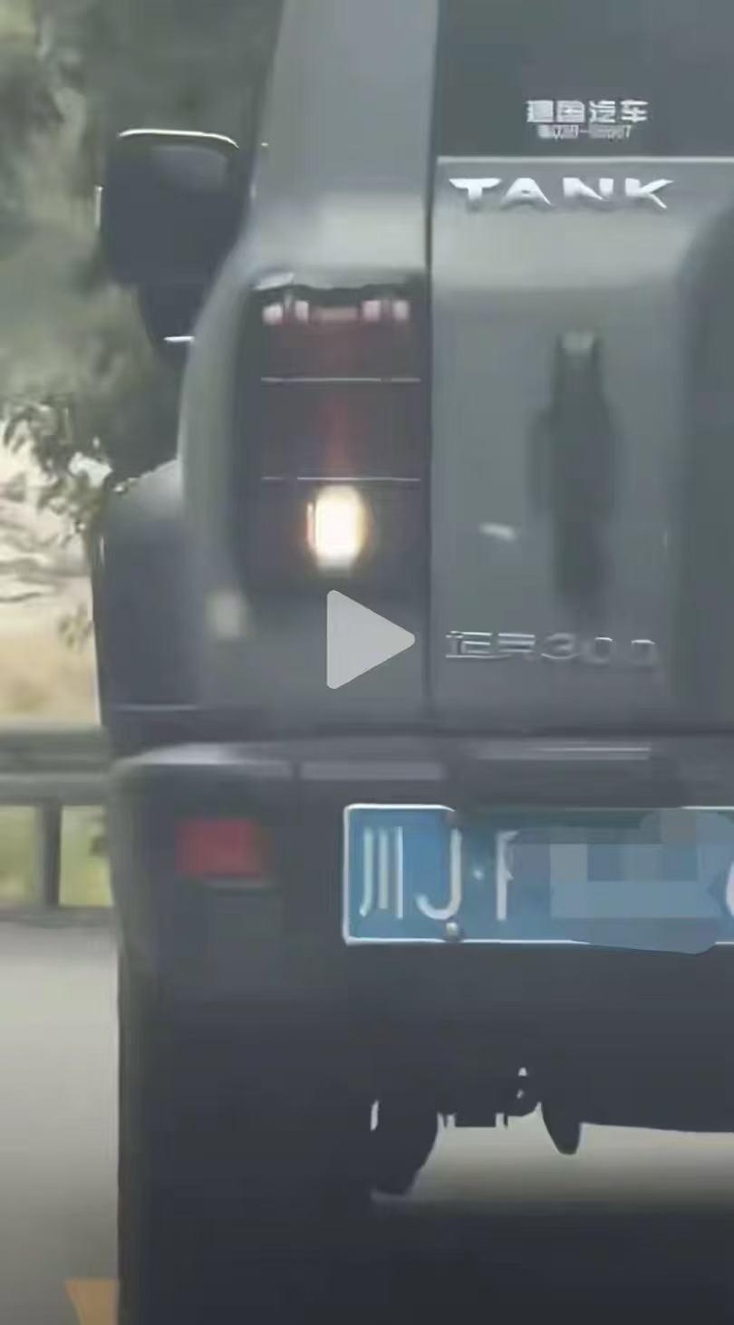 吉隆口岸泥石流，川J牌越野车的车主找到了！

真的吓出一身汗，这位车主找到后，回