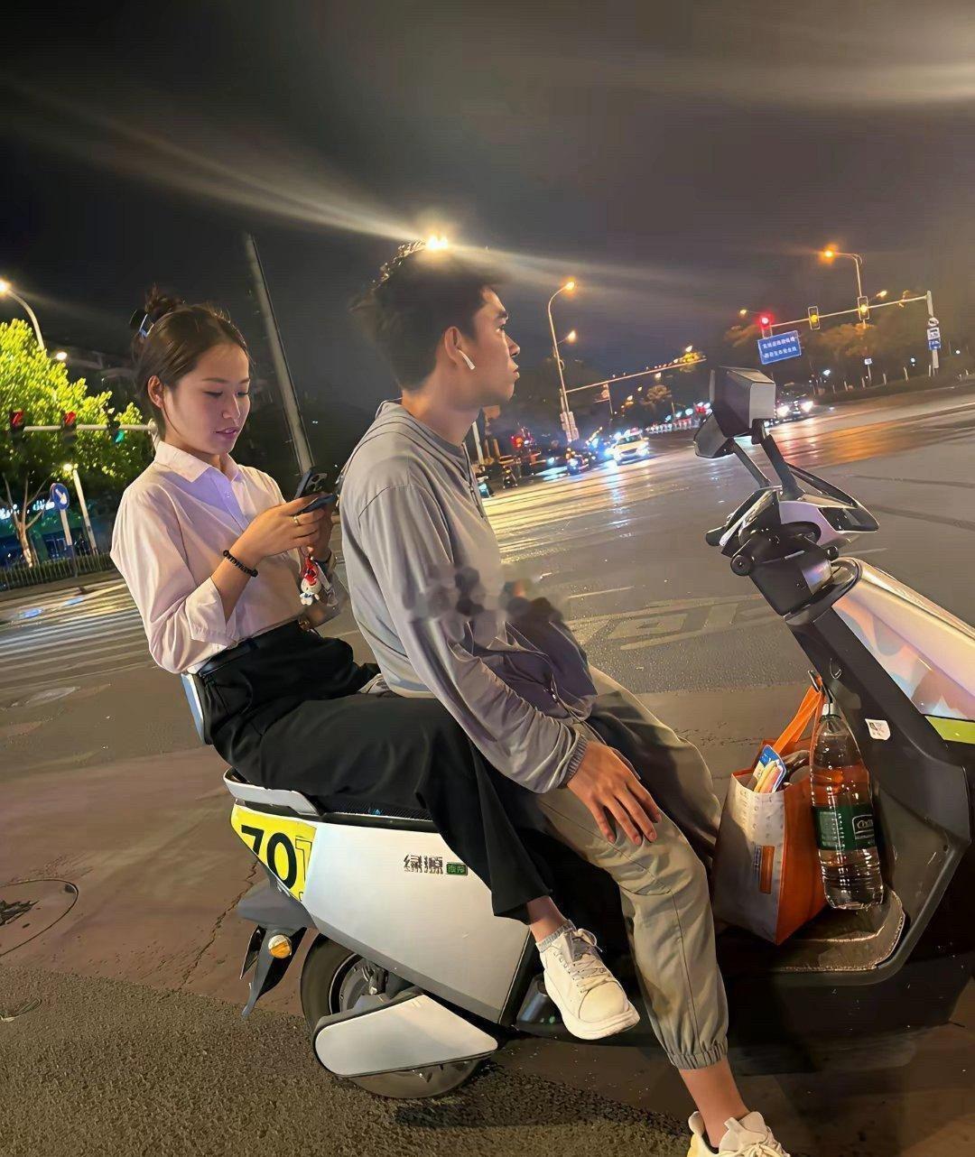 兄弟新女朋友真的不能要赶紧分手吧 不然以后后悔就晚了 