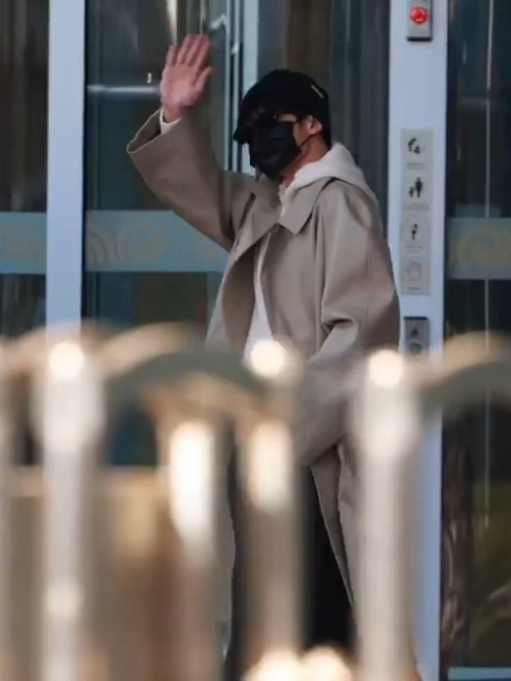 檀健次飞横店了，起落平安，新戏一切顺利 檀健次工作室发公告 檀健次居家男友味儿