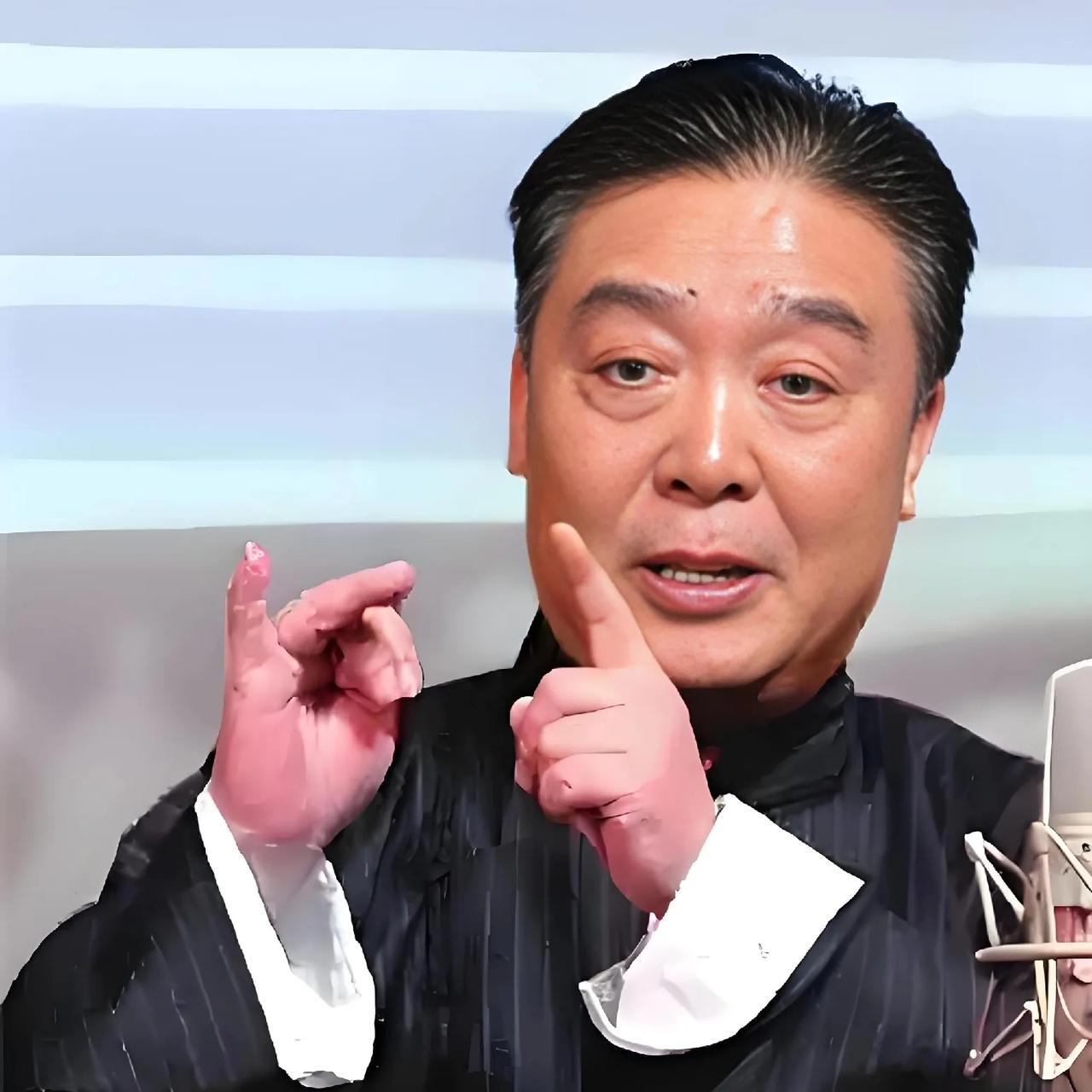 师胜杰说父亲不让他学相声，想让他学美术和外语，可是他小小年纪听着父亲的相声竟然学