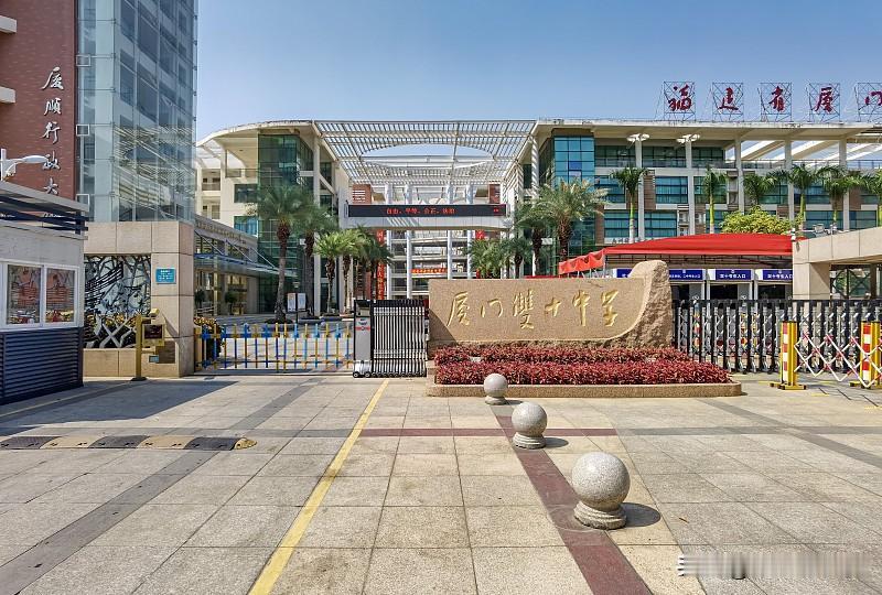 第一梯队：全市顶尖，俗称“一双外”，高考特控线率都在95％以上，600分以上人数
