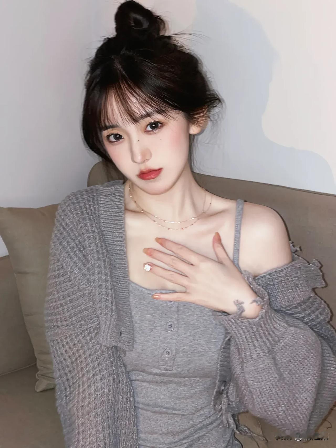 温柔甜美的居家穿搭，灰色调轻松舒适，少女心满满！💕