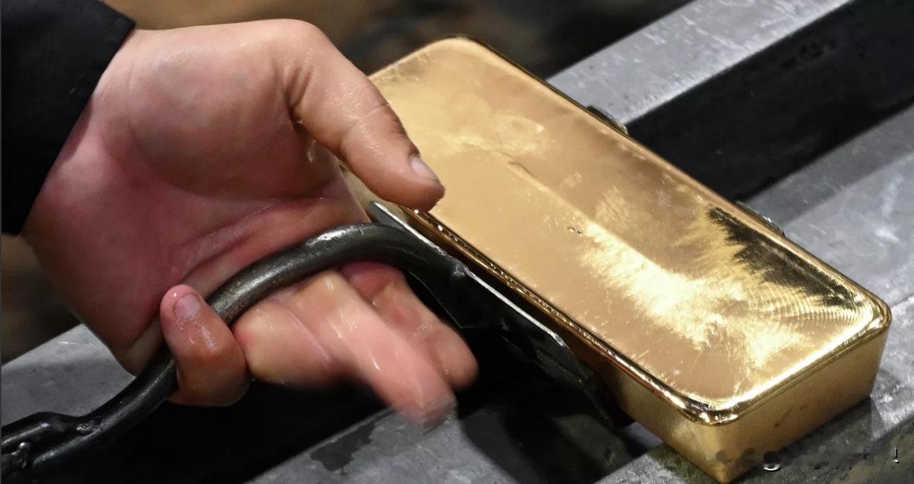 【黄金价格首次突破每金衡盎司4900美元】
截至北京时间2026年1月23日01