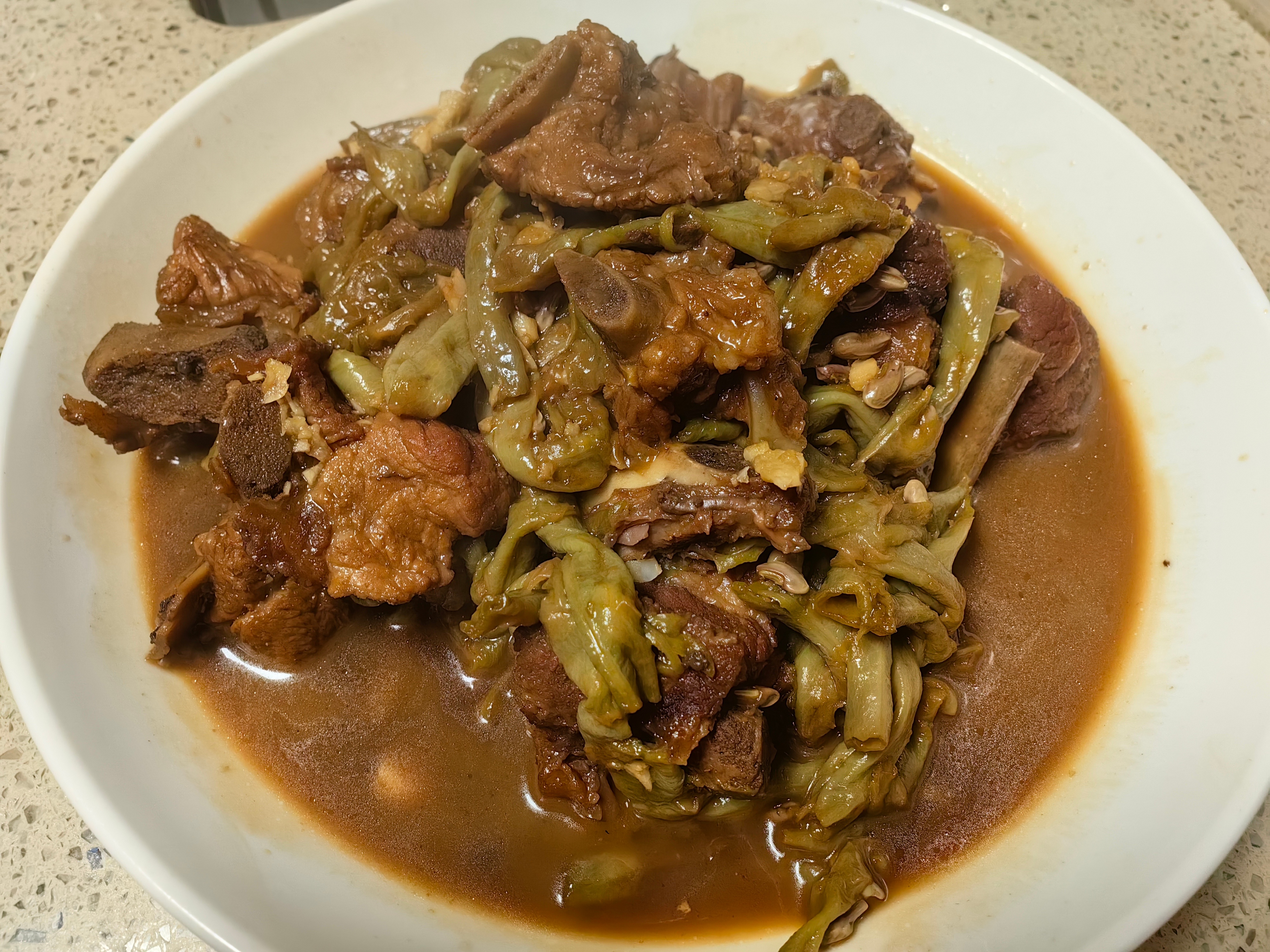 家常菜 太热了。简单的吃点。排骨炖豆角，黄瓜鸡蛋汤。虎皮虾。煎鱼。 