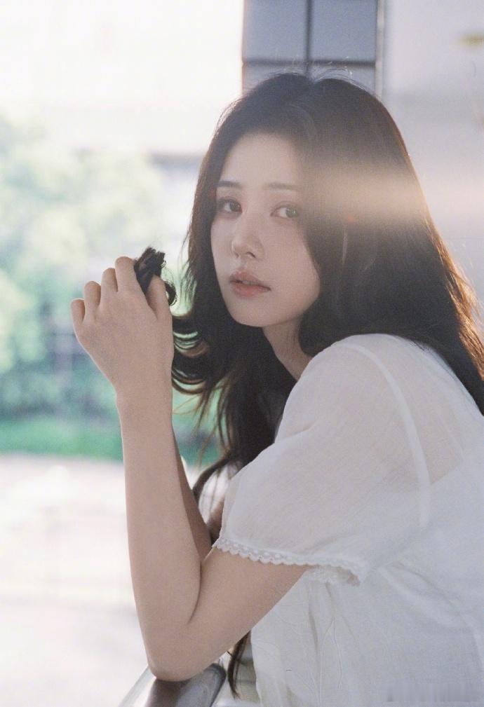 白鹿未回应编剧争议白鹿心态好稳  蒙淇淇开撕白鹿挂得那么大声，白鹿就是不搭理，直