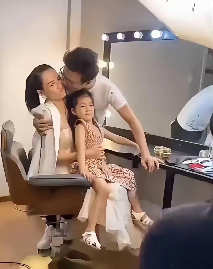 我要为汪峰喊冤了！是章子怡先不爱汪峰的吧？看之前章子怡参加节目的时候，汪峰带女儿