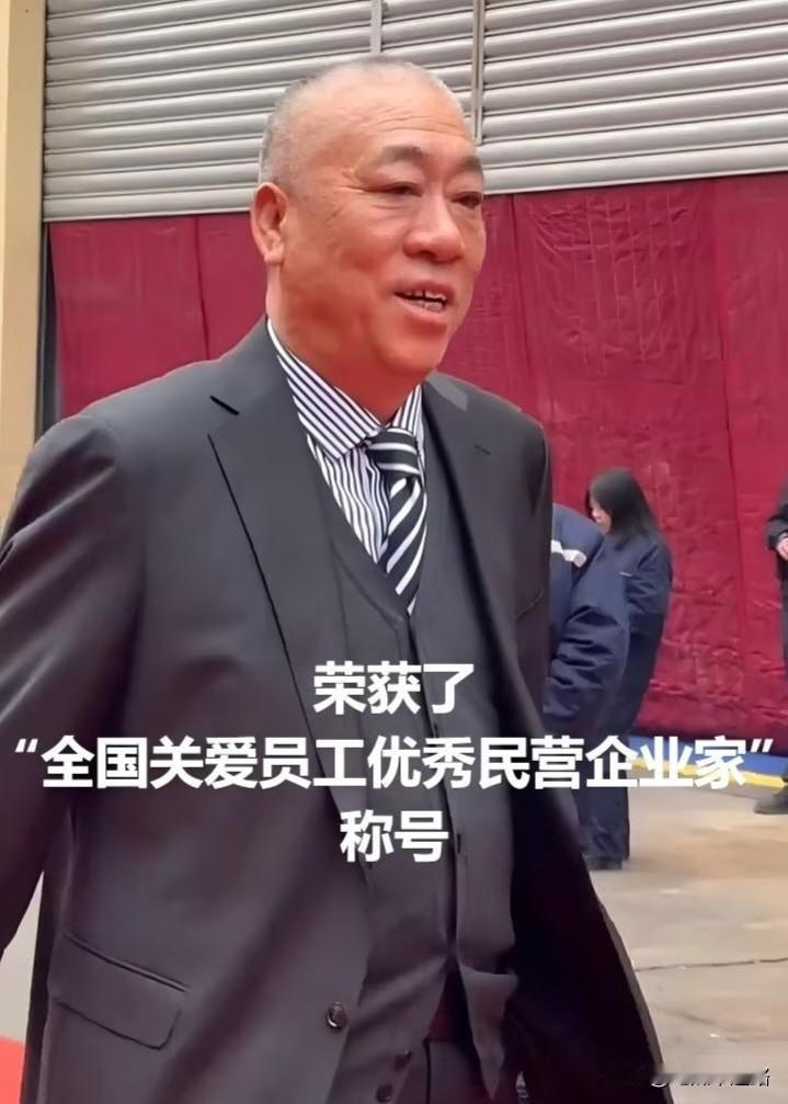 河南矿山崔培军这个人，
完全经不起细看，
一看就会发现，他这个人的做法，和别的老