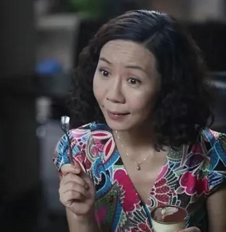 有一次，北影面试现场，考官对杨青说：“你的外形实在太差，不适合做演员，但我们还是