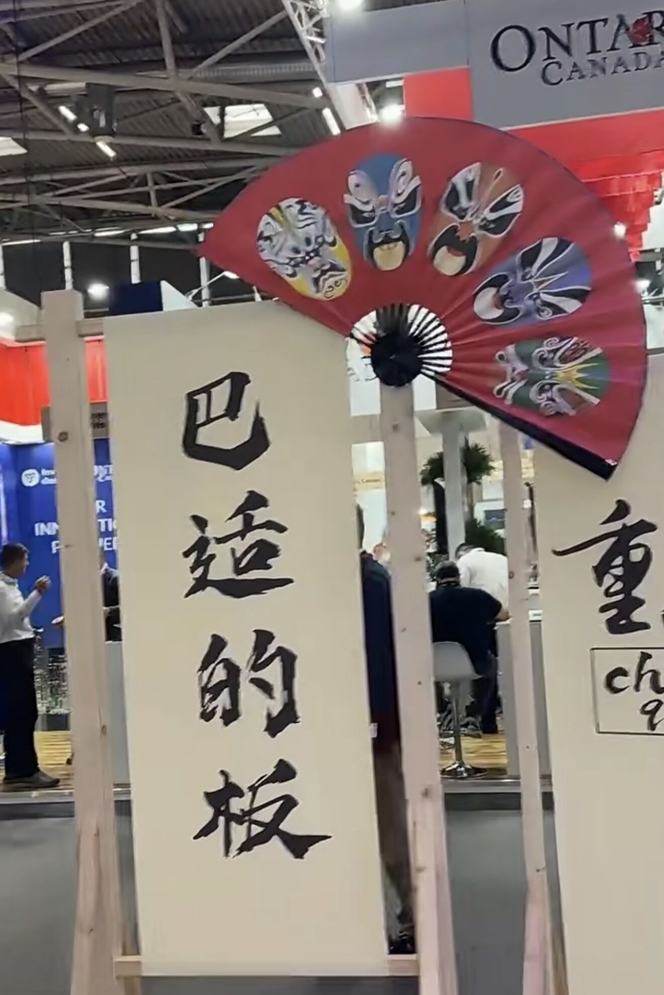 慕尼黑车展上德国老牌车企的展台门可罗雀，中国品牌的展台被围得水泄不通，这画面以前
