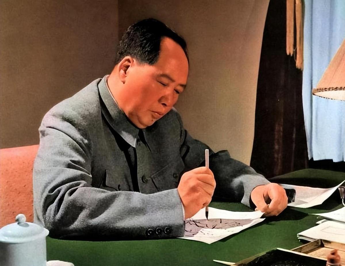 朝鲜停战谈判时，美国人急着签字，毛主席为什么不同意

“司令员，中央急电！”19
