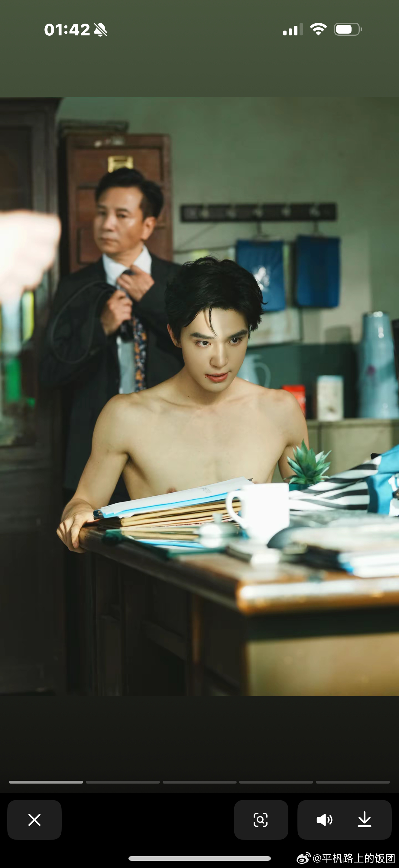 我看了梁思伟那么多部剧，终于在《昼夜回响》这部剧里get到了他，很有感觉的帅