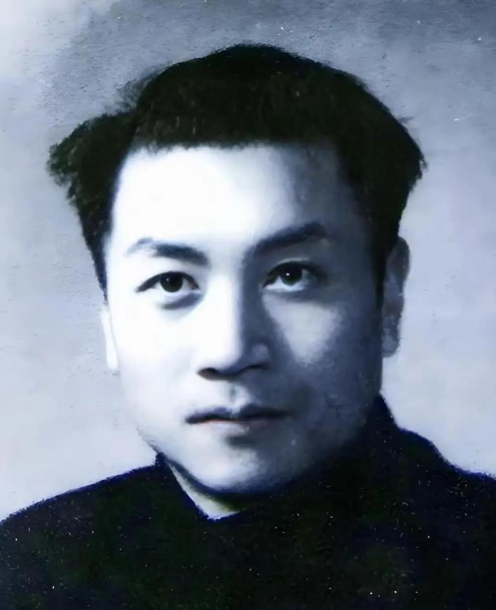 1944年，地下党任远被捕，他被捕后，装疯卖傻，企图蒙混过关。谁知在狱中，他撞见