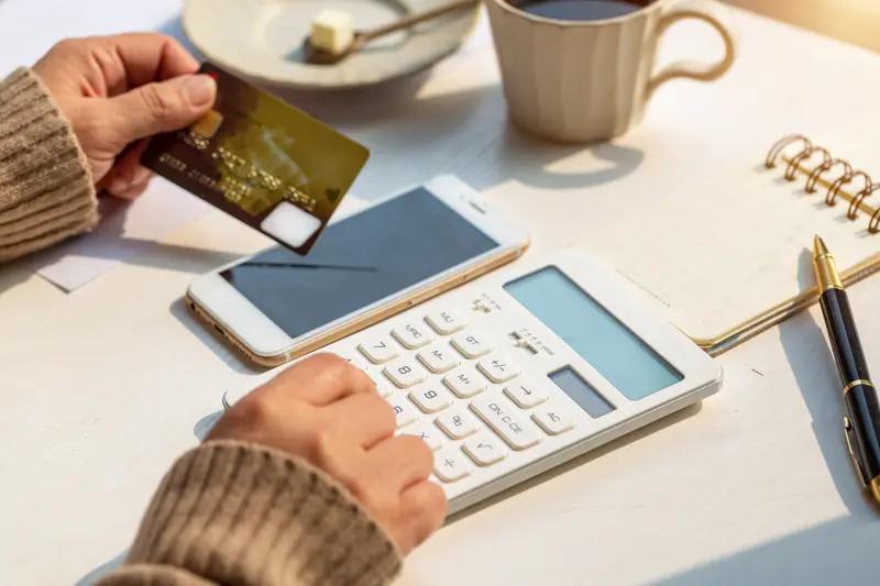 今年最值的一笔花费 今年最值的一笔花费，我觉得是朋友花一万二装的电动升降床。他家