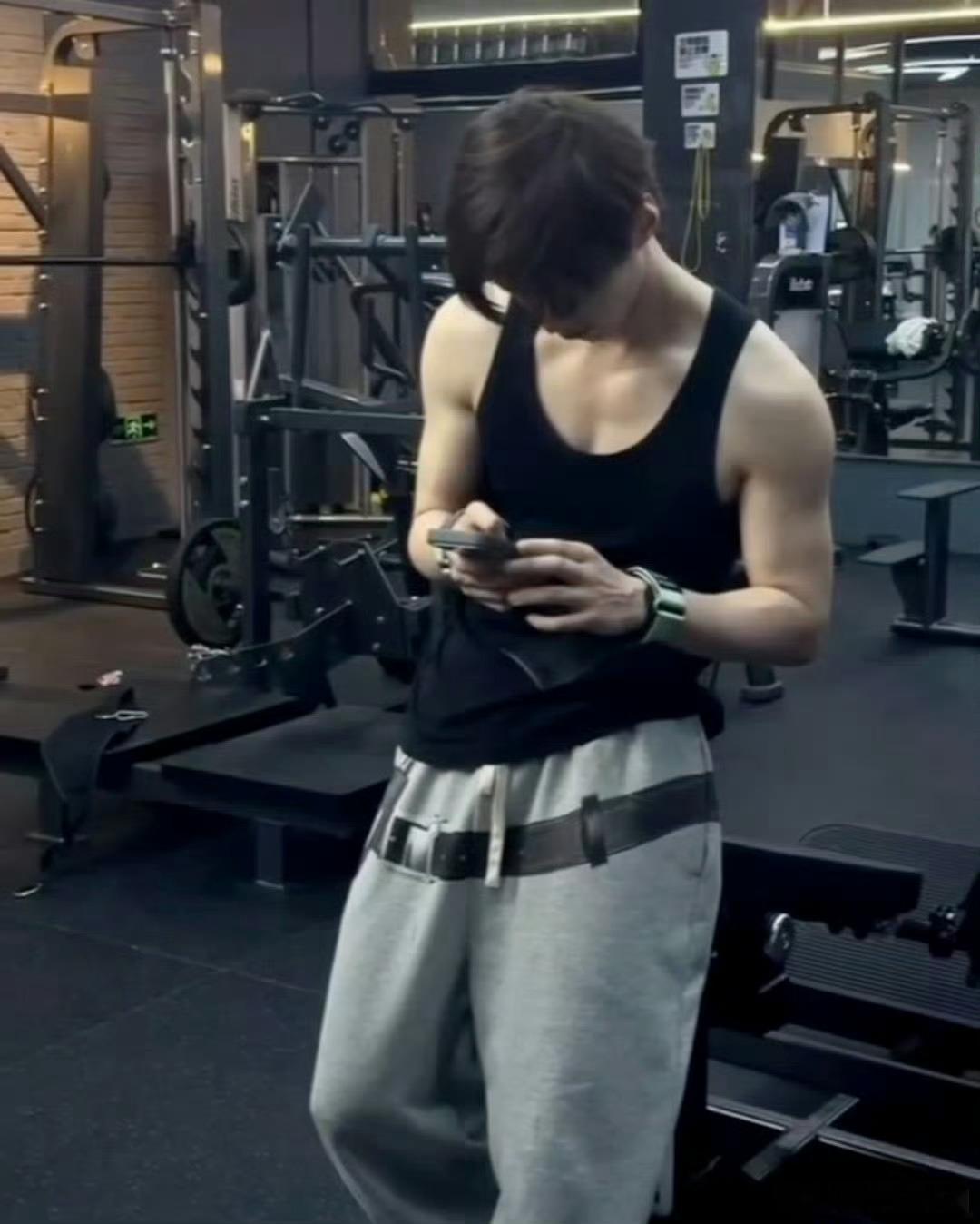 何与 身材太好了！这肌肉，男友力杠杠的