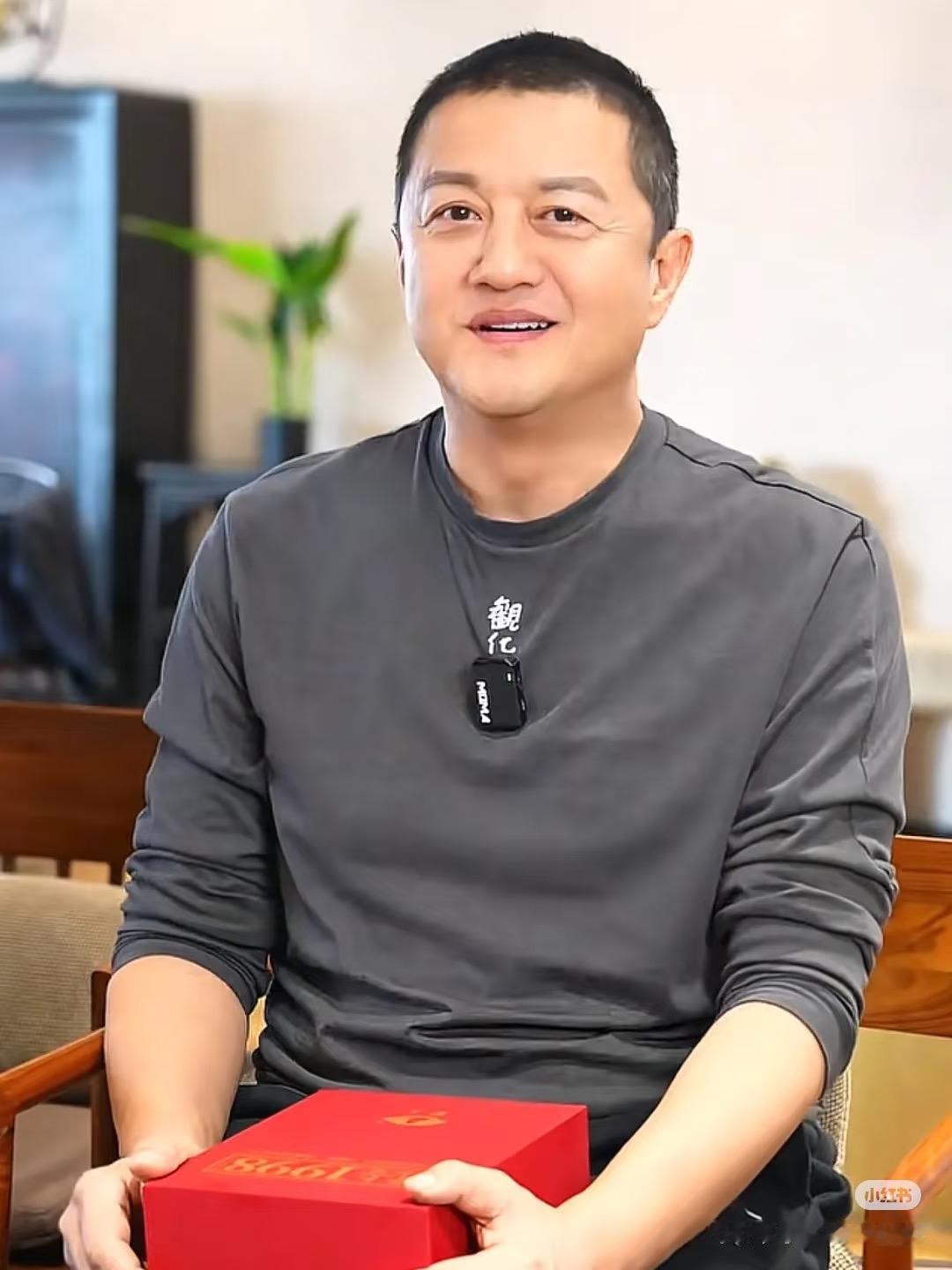 李亚鹏不做演员的念头，打演完《笑傲江湖》就有了。那时候令狐冲火得很，满大街喊他冲