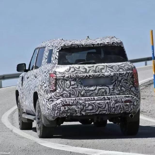 三菱全新一代帕杰罗传出回归消息，外观借鉴 FRONTIER Pro 皮卡设计，粗