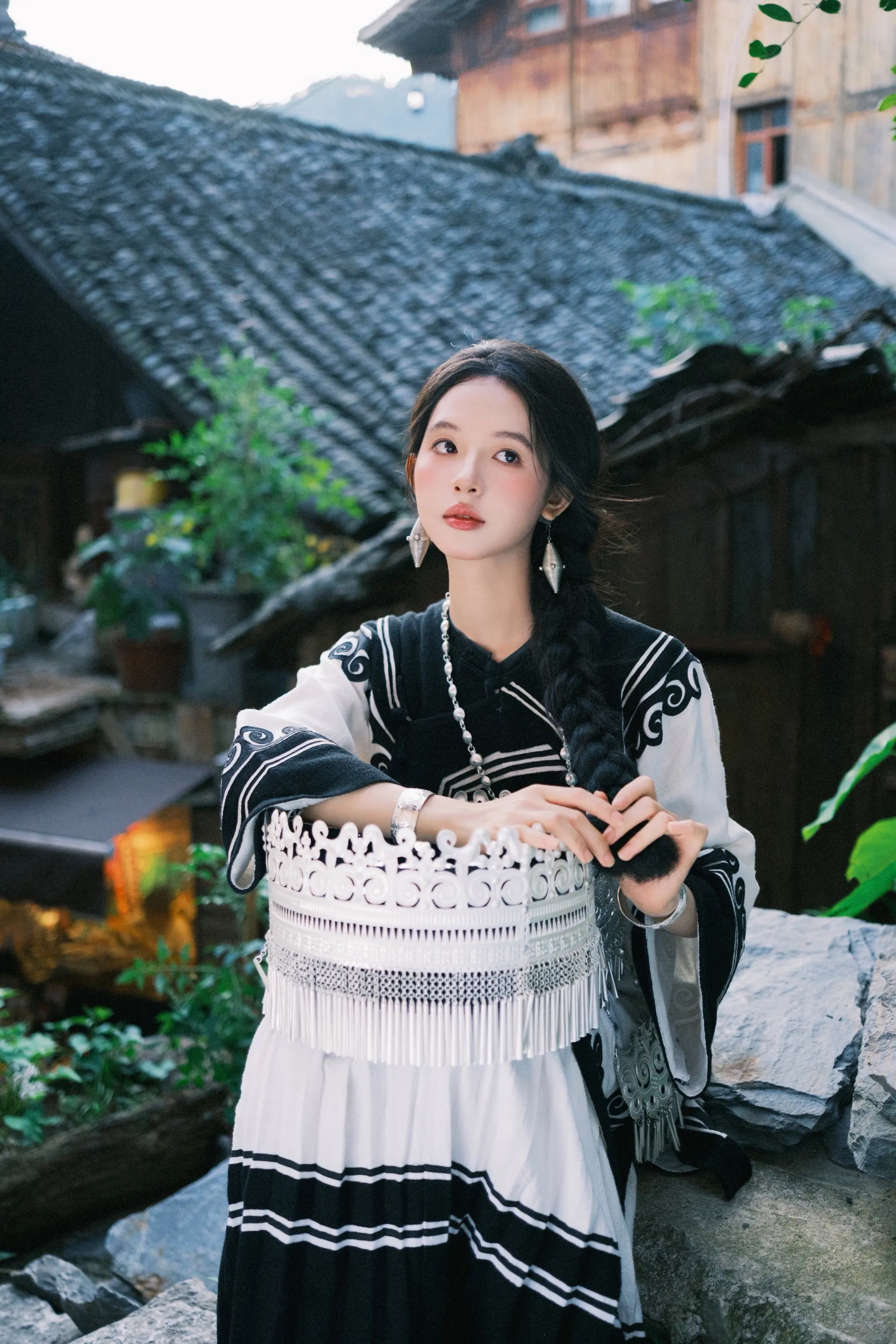 如云澄澈，如月明朗。