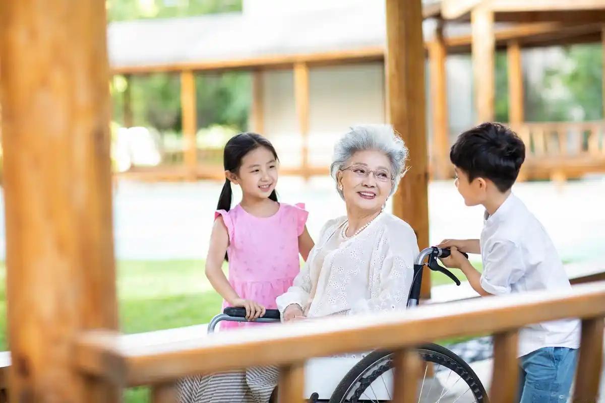 2026年全国养老金调整的正式文件还没有对外发布。回看江苏近五年的政策变化，养老