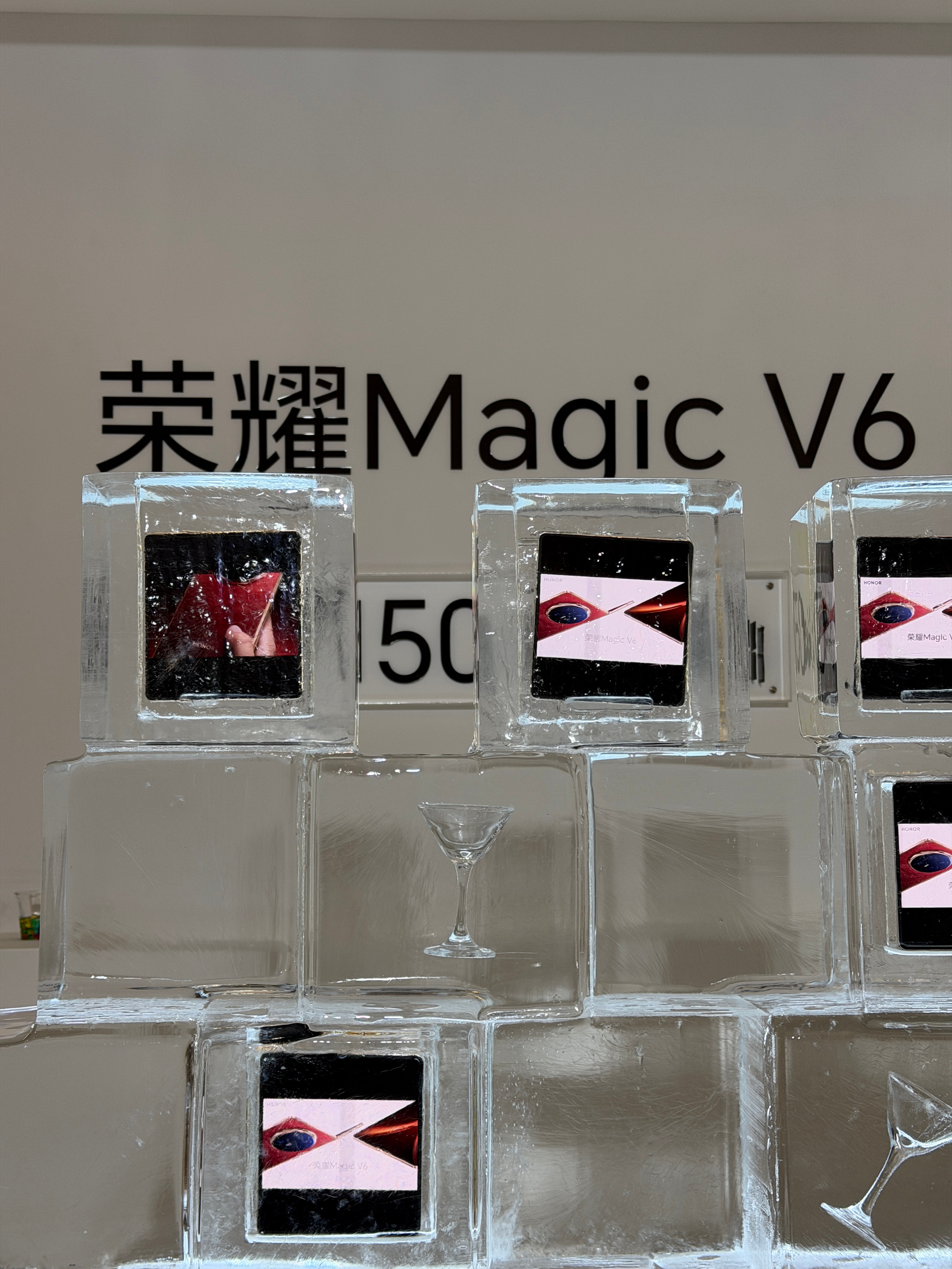 到现场了，荣耀Magic V6整了不少活儿呐 深圳·前海国际会议中心