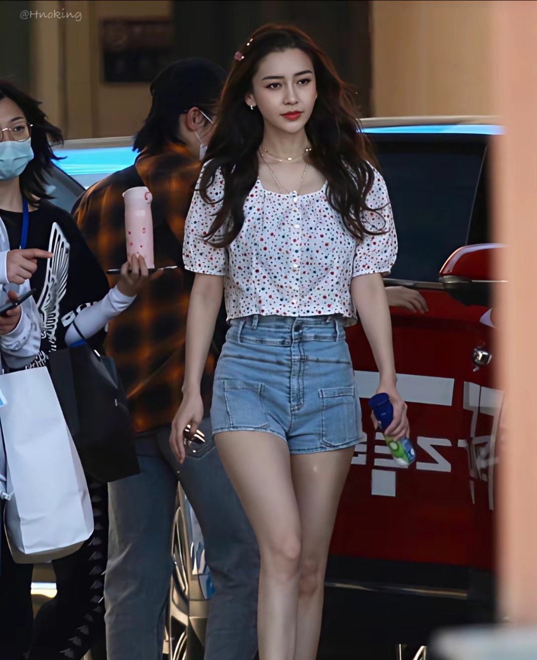 Angelababy当妈妈了还那么有少女感 太让人羡慕了 