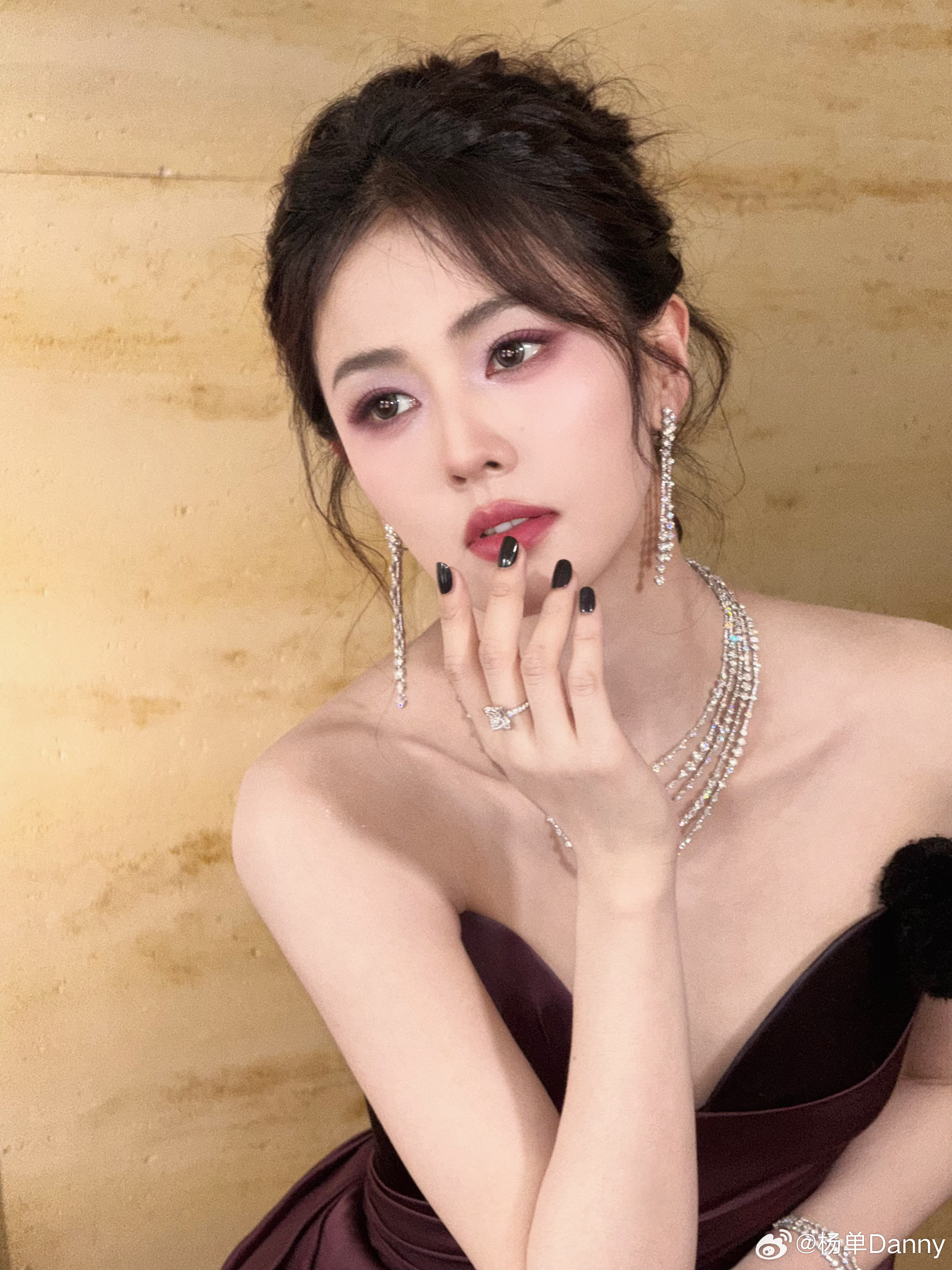 给鹿鹿化的冷艳感妆容✨白鹿冷艳感城市印象妆 💄📷杨单杨单随手拍 ​​​