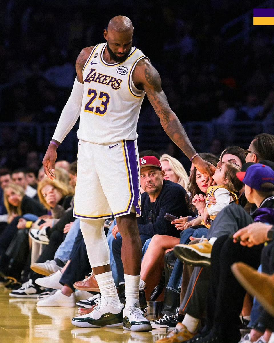 2026洛杉矶全明星正赛的首发阵容正式公布，字母哥和卢卡-东契奇领衔东西部全明星