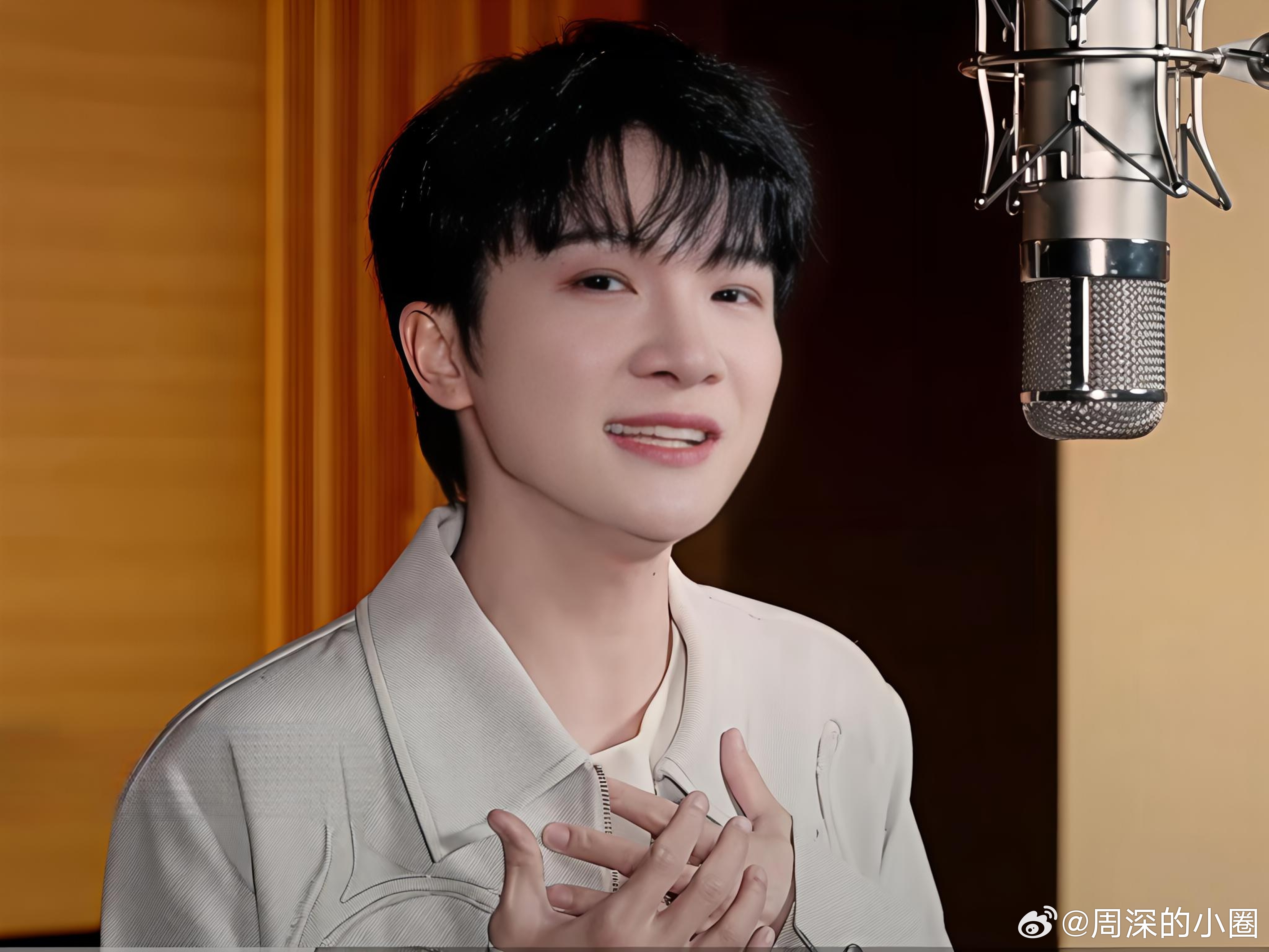 周深  周深新歌求真 【圈宝和米说早安】落在光里的梦，停在记忆中的风，穿越无数时