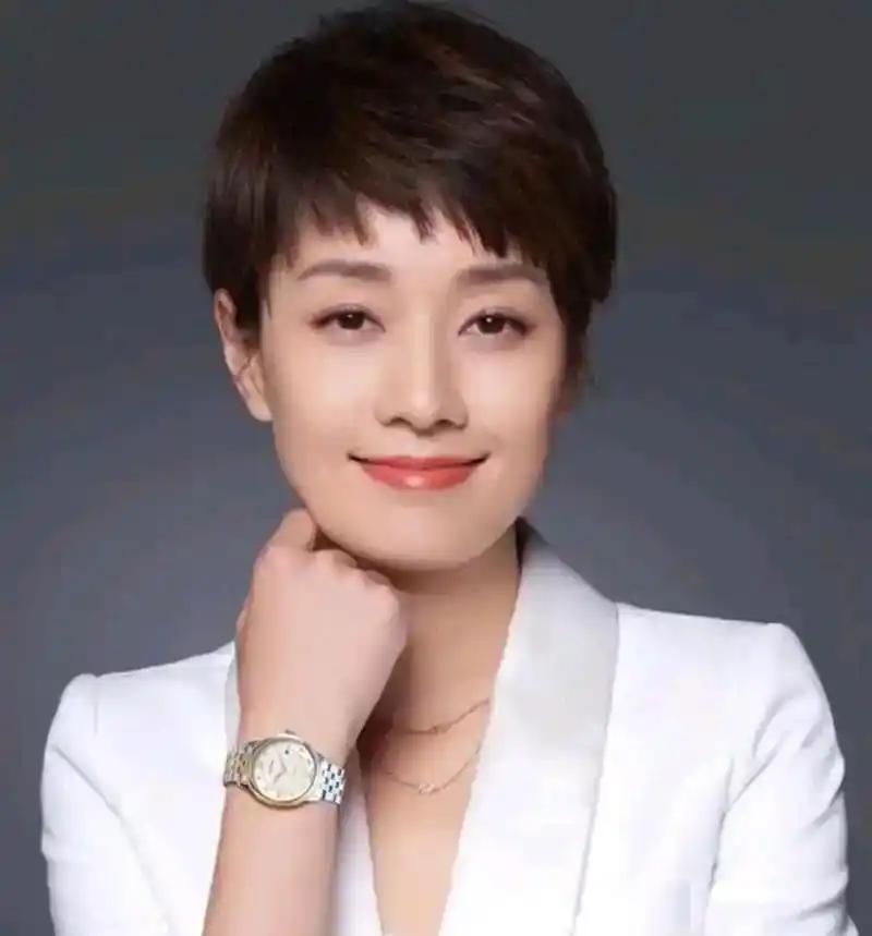 马伊琍，不然你以为她是怎么能让水火不容的京沪两圈都为她献上顶级资源的？
 
圈内