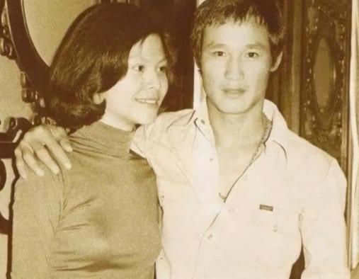 1998年，香港警察把陈惠敏堵在家中，从他家里搜出了200多发子弹和两把手枪，正