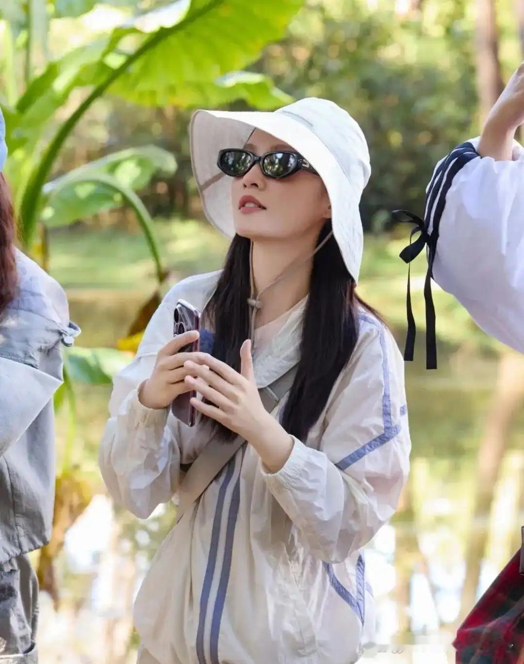 李沁替人背锅一整年！张雅琪记错20万账目，正片删掉她纠错镜头 