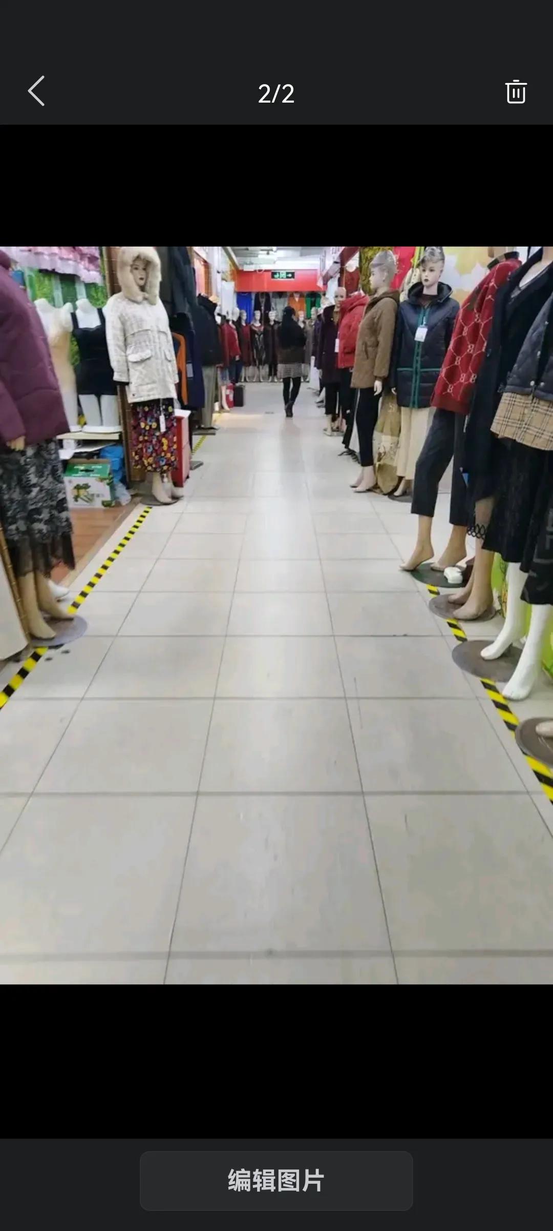 多少年都没逛商场了，中午吃完饭，外面特别冷，就去逛了会儿妇女儿童商场。女装区以前