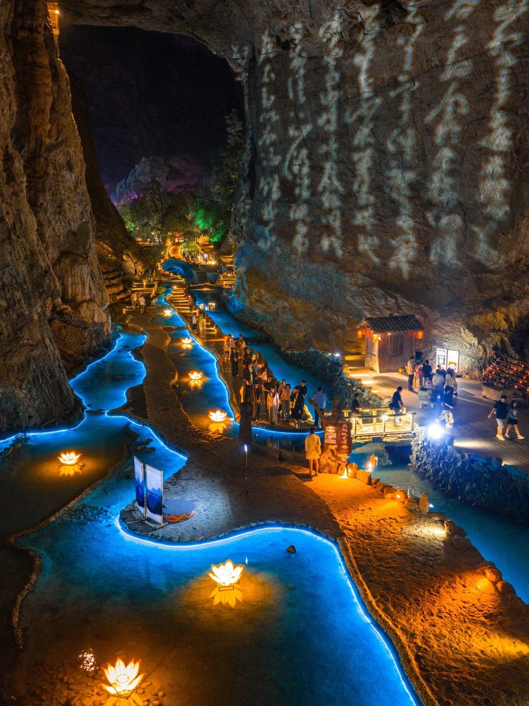 这是华灯初上的不夜天