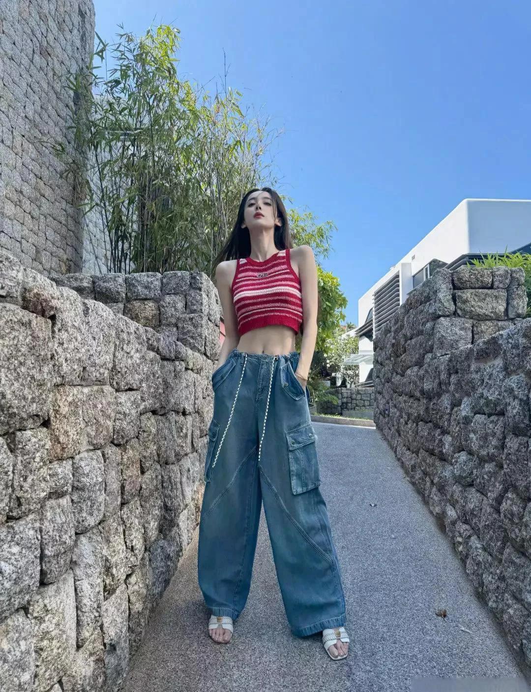 古力娜扎这个腰身，快别说蚂蚁腰了，蚂蚁见了都要羞愧！这身材是多少女孩梦寐以求的，