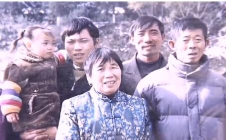 湖南一女子，儿子新婚之夜，她非要挤在儿子的婚床上过夜，遭到儿媳妇的拒绝。女子觉得