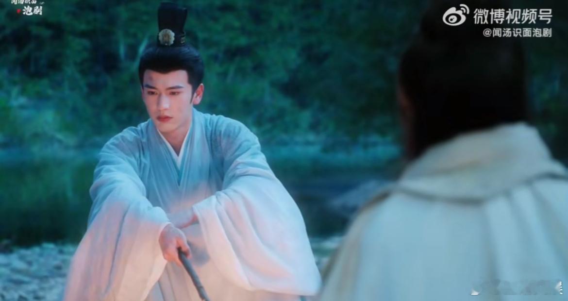 #谁家男主吐槽自己死得惨烈啊#姐妹们，这细糠还是让我吃上了，张凌赫的新角色谁看了